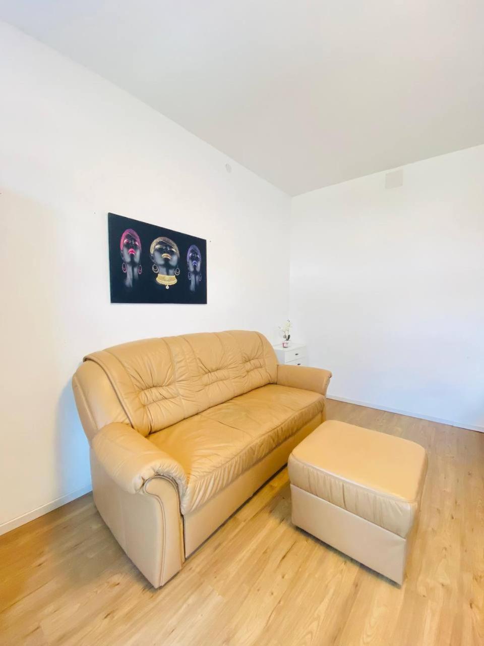 Comfort In Floridsdorf Area Sd Privatunterkunft